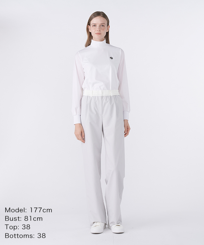 袖の透け感が涼しげで動きを妨げない快適フィットなハイネックシャツ