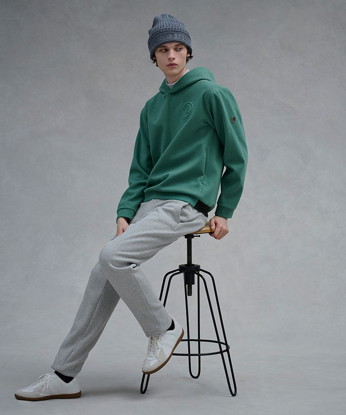 冬の寒さを乗切るノーカラーダウンジャケット -デサントストア