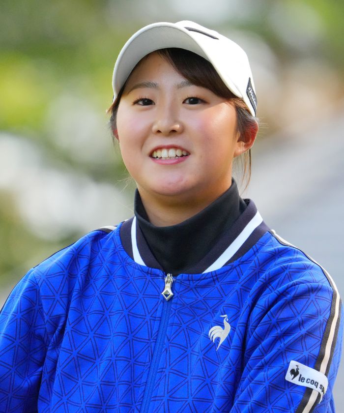 マルチに活躍する四角友里さんコラボレインコート -デサントストア