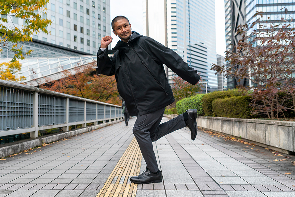 撮影裏側】発売まで待ち遠しい！“究極の出張ブルゾン”の撮影に密着