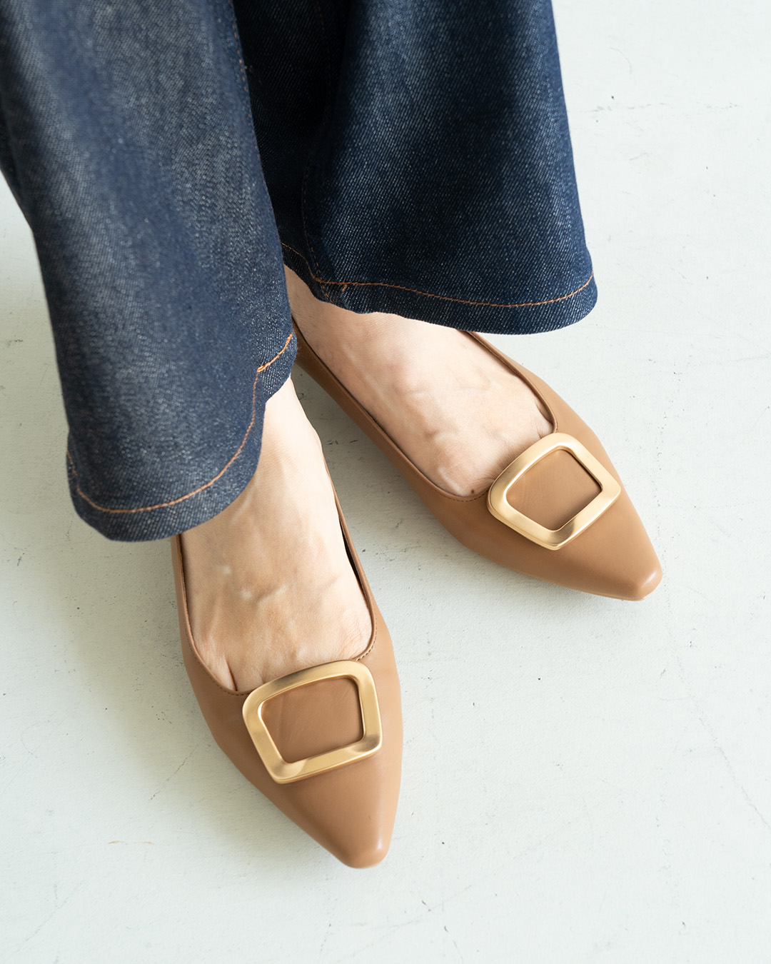 Square buckle flat pumps